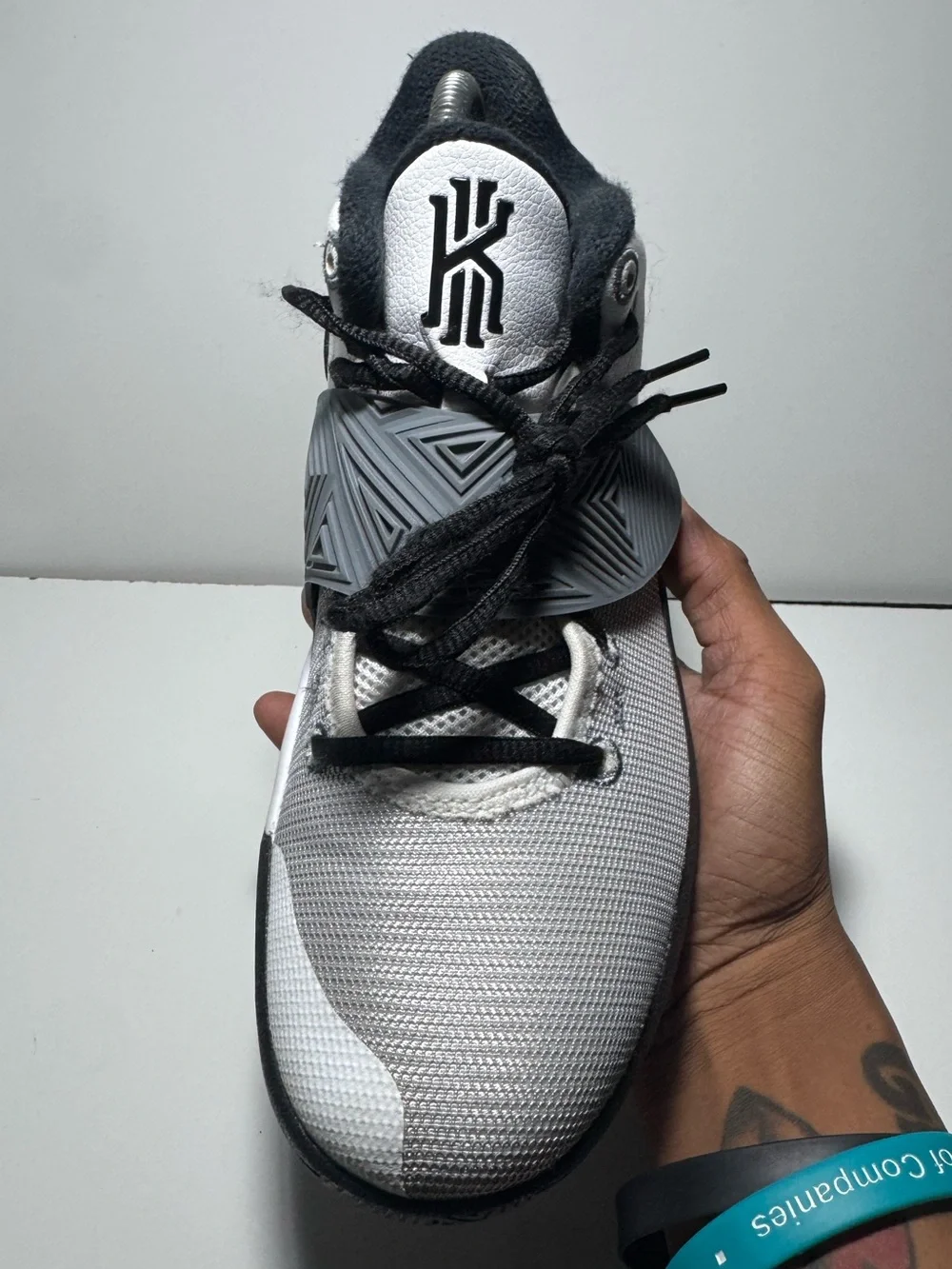 Nike Kyrie Flytrap 3 “White Cool Grey” Men’s Size 7.5